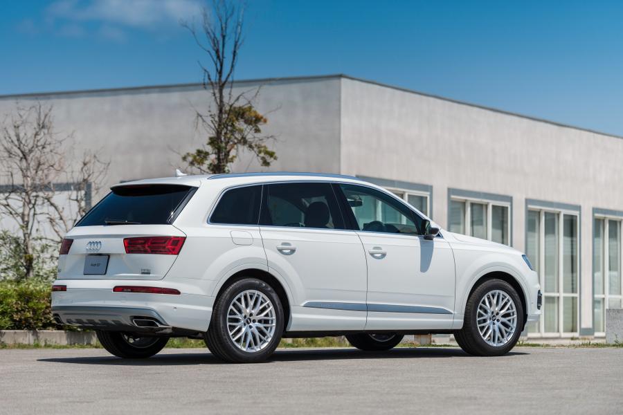  Audi Q7 2.0 TFSI Quattro (4M) 2016 года  (JP) (фото 2 из 8)